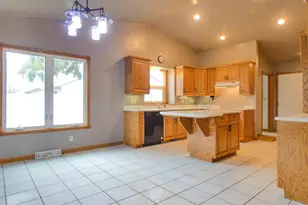 702 Carol Ln, Pulaski, WI 54162 - Photo 5