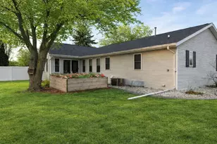 702 Carol Ln, Pulaski, WI 54162 - Photo 29