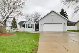 702 Carol Ln, Pulaski, WI 54162 - Photo 41