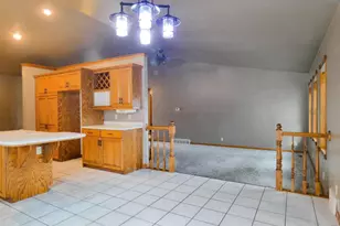 702 Carol Ln, Pulaski, WI 54162 - Photo 9
