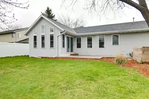 702 Carol Ln, Pulaski, WI 54162 - Photo 45