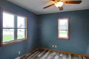 702 Carol Ln, Pulaski, WI 54162 - Photo 19