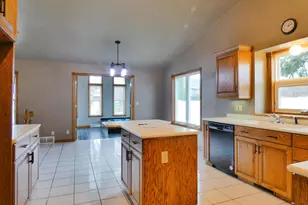 702 Carol Ln, Pulaski, WI 54162 - Photo 7
