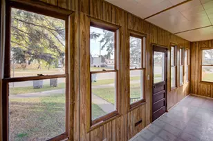 609 W 4th Ave, Oshkosh, WI 54902 - Photo 3