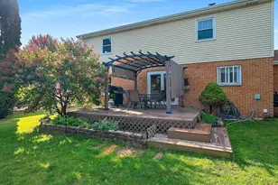 876 W 19th Ave, Oshkosh, WI 54902 - Photo 3