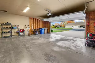 1390 Willow Bend Ln, Oshkosh, WI 54904 - Photo 21