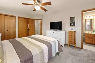 1390 Willow Bend Ln, Oshkosh, WI 54904 - Photo 9