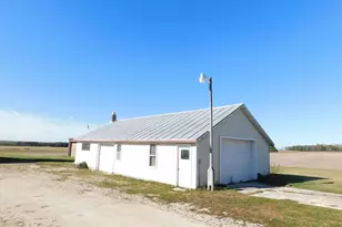 N8621 Wolf River Dr, Algoma, WI 54201 - Photo 9