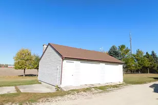 N8621 Wolf River Dr, Algoma, WI 54201 - Photo 17