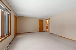 2405 N Erb St, Appleton, WI 54911 - Photo 5