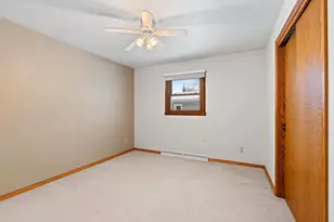 2405 N Erb St, Appleton, WI 54911 - Photo 17