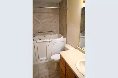 2456 Blake Court, Oshkosh, WI 54904 - Photo 11