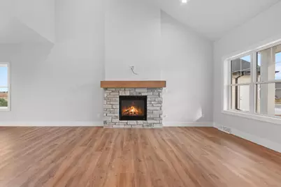 1405 Crossroads Drive, De Pere, WI 54115 - Photo 9