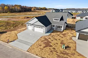 1405 Crossroads Dr, De Pere, WI 54115 - Photo 5