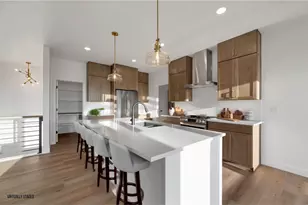 713 Royal Saint Pats Dr, Wrightstown, WI 54180 - Photo 7