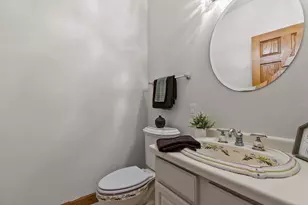 337 Forest View Rd, Oshkosh, WI 54904 - Photo 21