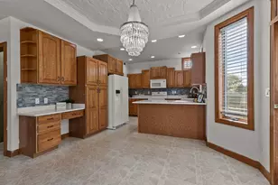 337 Forest View Rd, Oshkosh, WI 54904 - Photo 5