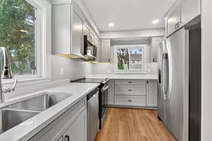 183 E McWilliams St, Fond du Lac, WI 54935 - Photo 9