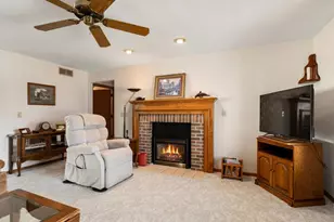 600 Karen Dr, Menasha, WI 54952 - Photo 3