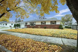 1010 Heyrman St, Green Bay, WI 54302 - Photo 5