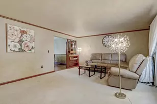 1010 Heyrman St, Green Bay, WI 54302 - Photo 7