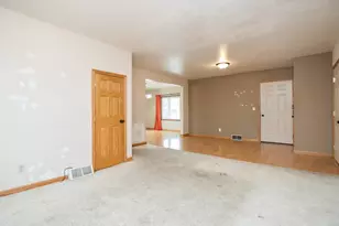 124 S Custer St, Brillion, WI 54110 - Photo 5