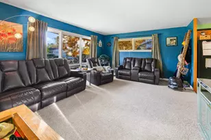 2102 Mary Ave, New Holstein, WI 53061 - Photo 7