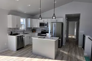 980 Byrd Ave, Neenah, WI 54956 - Photo 5