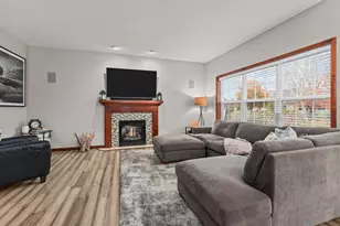 4027 E Glory Ln, Appleton, WI 54913 - Photo 7