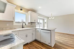 W5445 Colin St, Appleton, WI 54915 - Photo 9