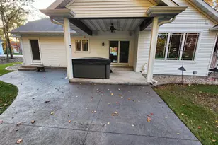 1579 Foxfire Ct, Waupaca, WI 54981 - Photo 3