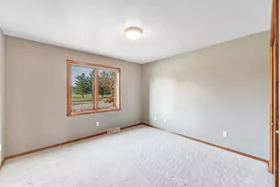 479 Earnhardt Ct, Green Bay, WI 54311 - Photo 15