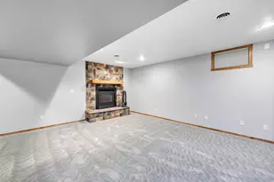 479 Earnhardt Ct, Green Bay, WI 54311 - Photo 19