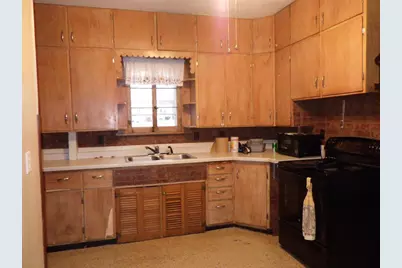 29 N Clinton Avenue, Clintonville, WI 54929 - Photo 5