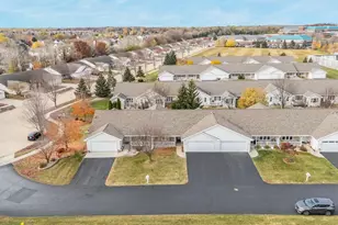 2290 Patriot Ln #B, Oshkosh, WI 54904 - Photo 9