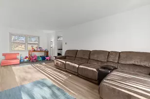 1110 Daniel Ct, Neenah, WI 54956 - Photo 3