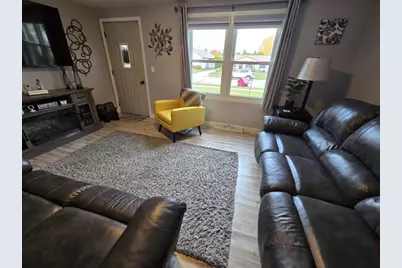 807 E Linden Avenue, Manitowoc, WI 54220 - Photo 15