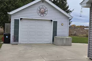 807 E Linden Ave, Manitowoc, WI 54220 - Photo 3