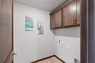 1715 Sovereign Way, Neenah, WI 54956 - Photo 11