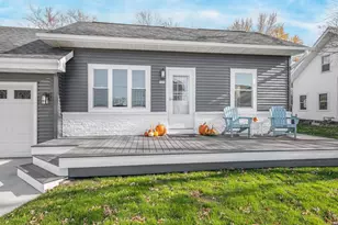 303 S 1st Ave, Winneconne, WI 54986 - Photo 3