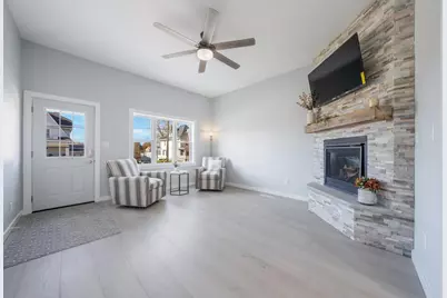 303 S 1st Avenue, Winneconne, WI 54986 - Photo 9