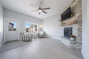 303 S 1st Ave, Winneconne, WI 54986 - Photo 9