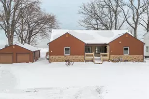 2453 E Shore Dr, Green Bay, WI 54302 - Photo 3