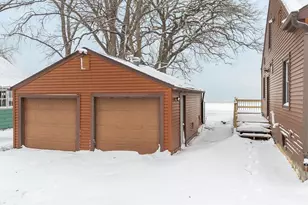 2453 E Shore Dr, Green Bay, WI 54302 - Photo 11