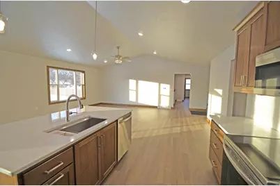 470 S Huron Road, Green Bay, WI 54311 - Photo 7