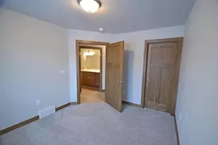 470 S Huron Rd, Green Bay, WI 54311 - Photo 25