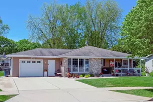 2112 S Oneida St, Green Bay, WI 54304 - Photo 1