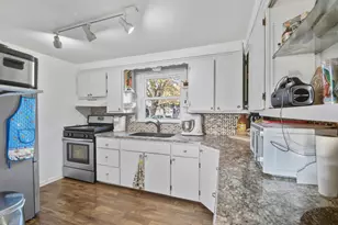 1243 Grant St, Green Bay, WI 54303 - Photo 9