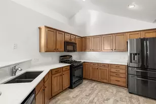 2210 E Tuscany Way, Appleton, WI 54913 - Photo 11