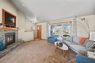 3090 Beth Dr, Green Bay, WI 54311 - Photo 7